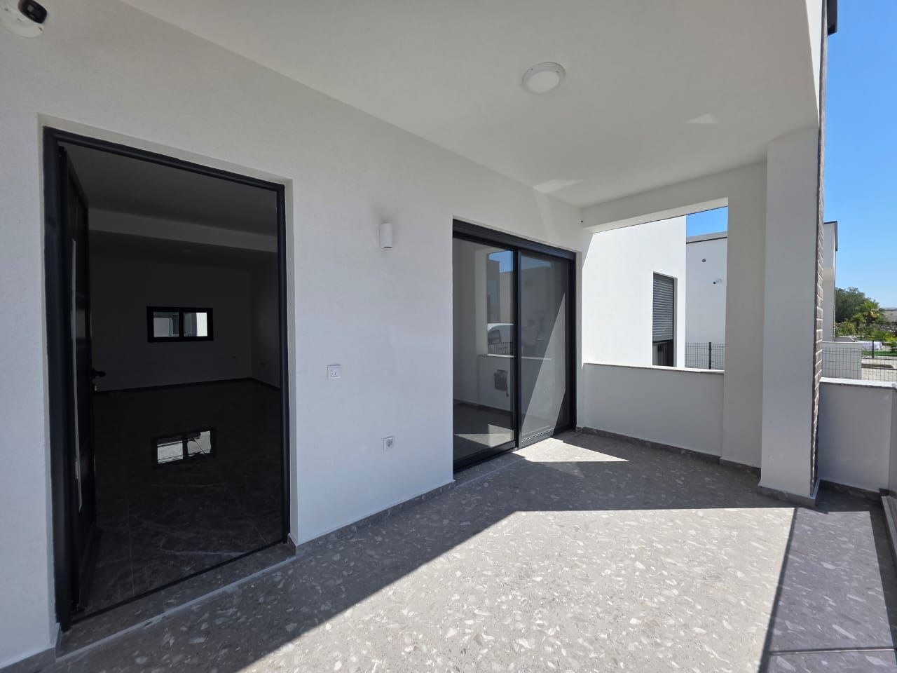 Nova prizemna kuća 86 m² u zatvorenom kompleksu – Donji Stoj, Ulcinj - Amfora Real Estate