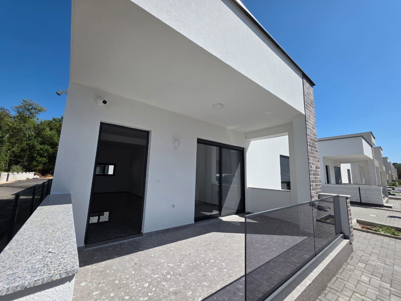 Nova prizemna kuća 86 m² u zatvorenom kompleksu – Donji Stoj, Ulcinj - Amfora Real Estate