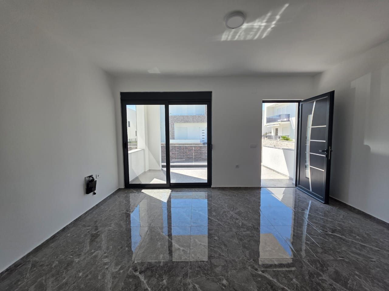 Nova prizemna kuća 86 m² u zatvorenom kompleksu – Donji Stoj, Ulcinj - Amfora Real Estate