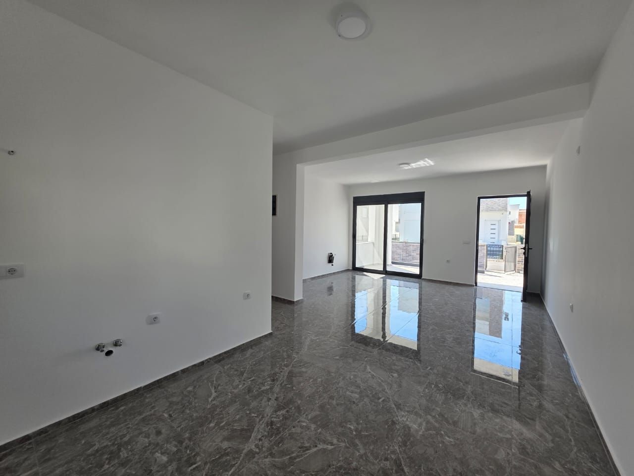 Nova prizemna kuća 86 m² u zatvorenom kompleksu – Donji Stoj, Ulcinj - Amfora Real Estate