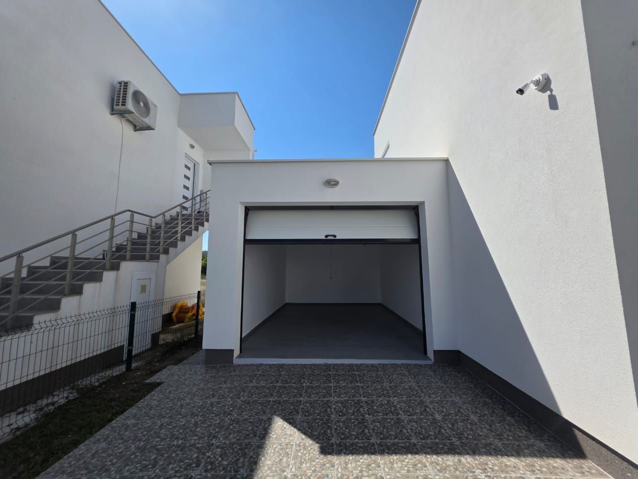 Nova kuća 201 m² sa garažom u zatvorenom kompleksu – Donji Stoj, Ulcinj - Amfora Real Estate