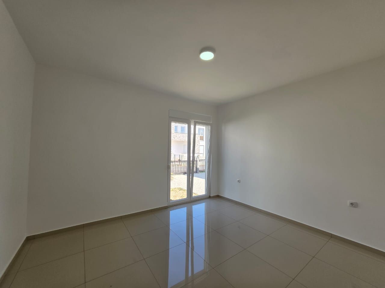 Nova kuća 201 m² sa garažom u zatvorenom kompleksu – Donji Stoj, Ulcinj - Amfora Real Estate