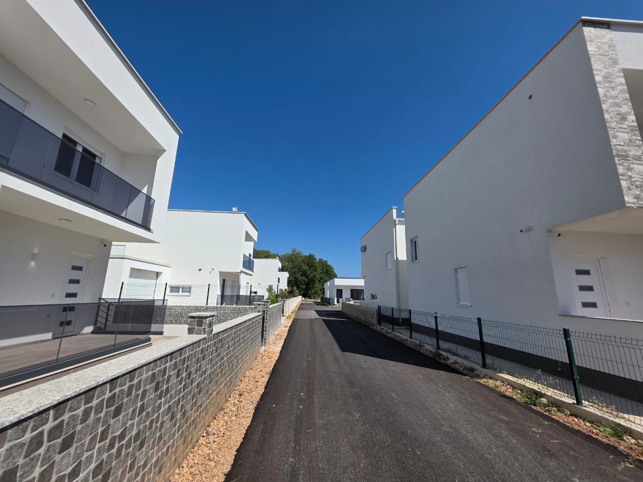 Nova kuća 201 m² sa garažom u zatvorenom kompleksu – Donji Stoj, Ulcinj - Amfora Real Estate