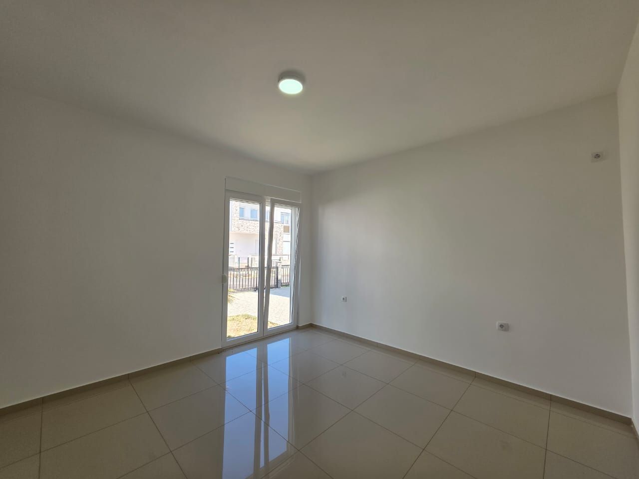 Nova kuća 201 m² sa garažom u zatvorenom kompleksu – Donji Stoj, Ulcinj - Amfora Real Estate