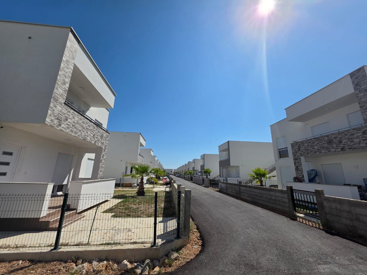 Nova kuća 201 m² sa garažom u zatvorenom kompleksu – Donji Stoj, Ulcinj - Amfora Real Estate