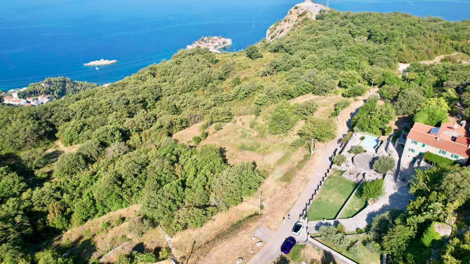 Urbanizovan plac 7000m2 sa panoramskim pogledom na more – Blizikuće, Budva - Amfora Real Estate