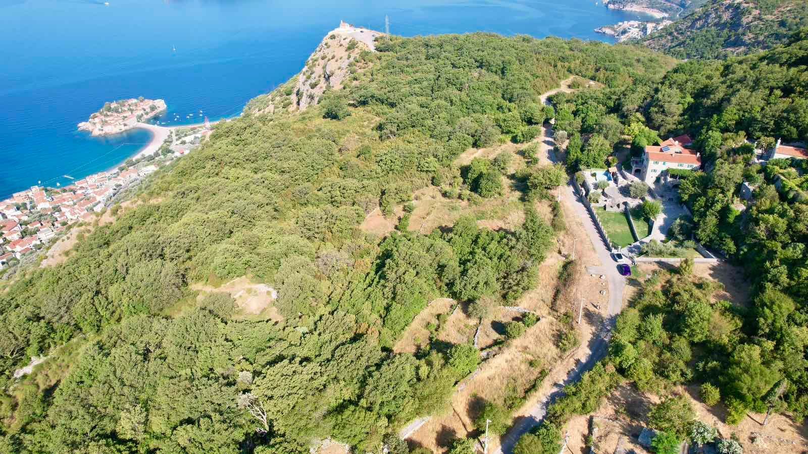 Urbanizovan plac 7000m2 sa panoramskim pogledom na more – Blizikuće, Budva - Amfora Real Estate