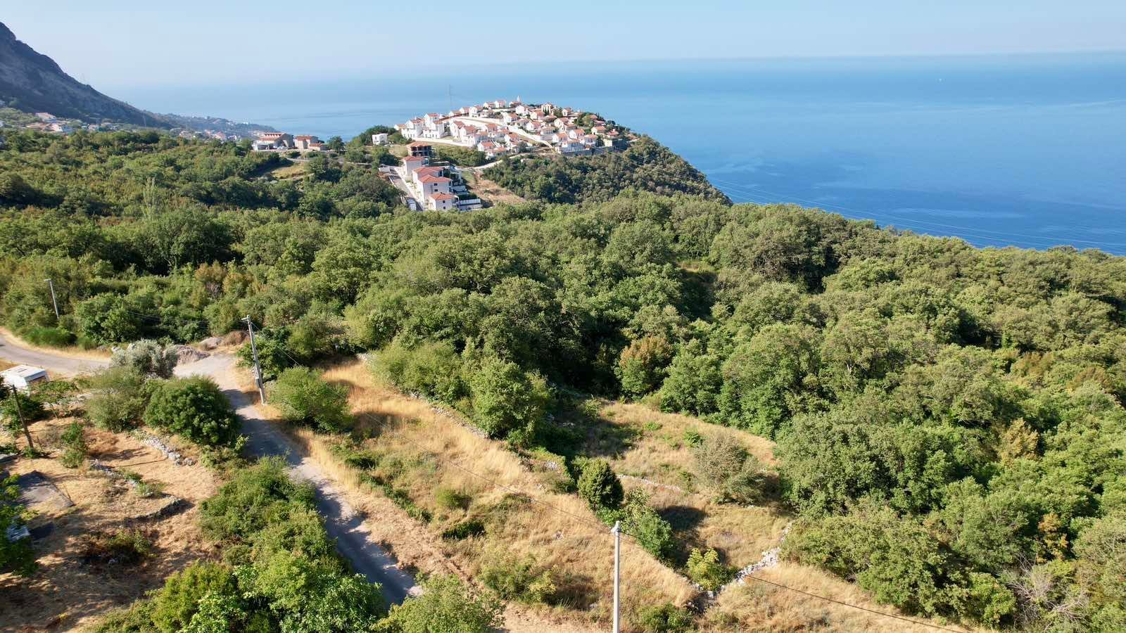 Urbanizovan plac 1250m2 sa panoramskim pogledom na more – Blizikuće, Budva - Amfora Real Estate
