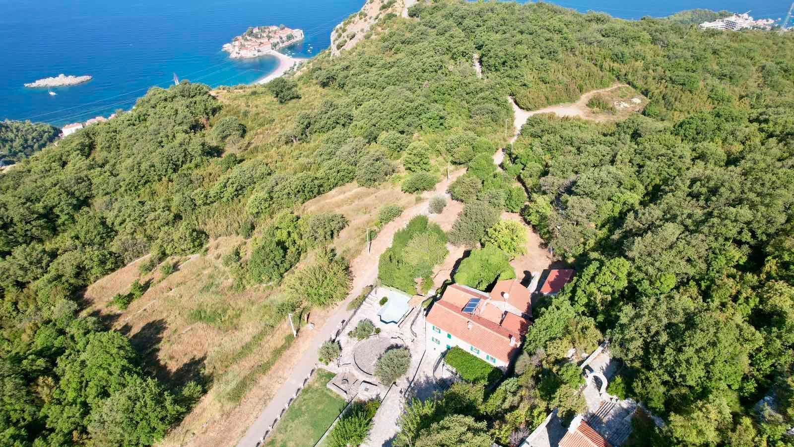 Urbanizovan plac 1250m2 sa panoramskim pogledom na more – Blizikuće, Budva - Amfora Real Estate