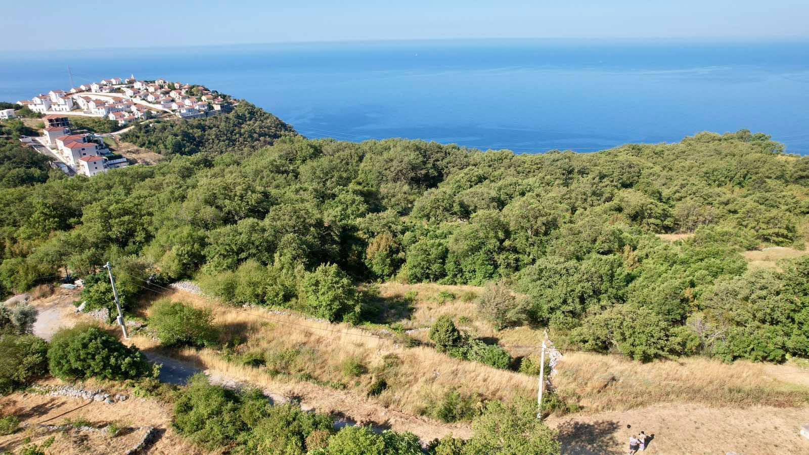 Urbanizovan plac 1900m2 sa panoramskim pogledom na more – Blizikuće, Budva - Amfora Real Estate