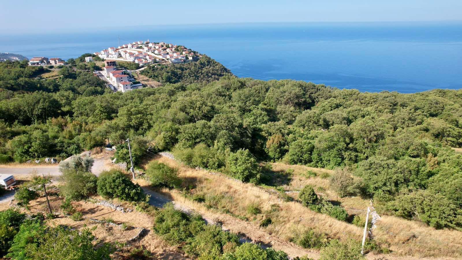 Urbanizovan plac 1900m2 sa panoramskim pogledom na more – Blizikuće, Budva - Amfora Real Estate