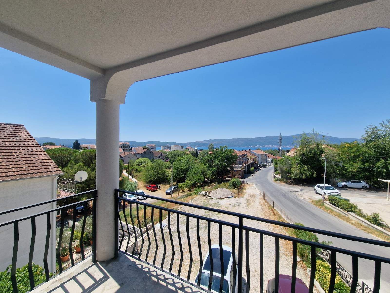 Na prodaju ekskluzivna dvospratna kuća 590m² sa panoramskim pogledom na more – Tivat, Mažina - Amfora Real Estate