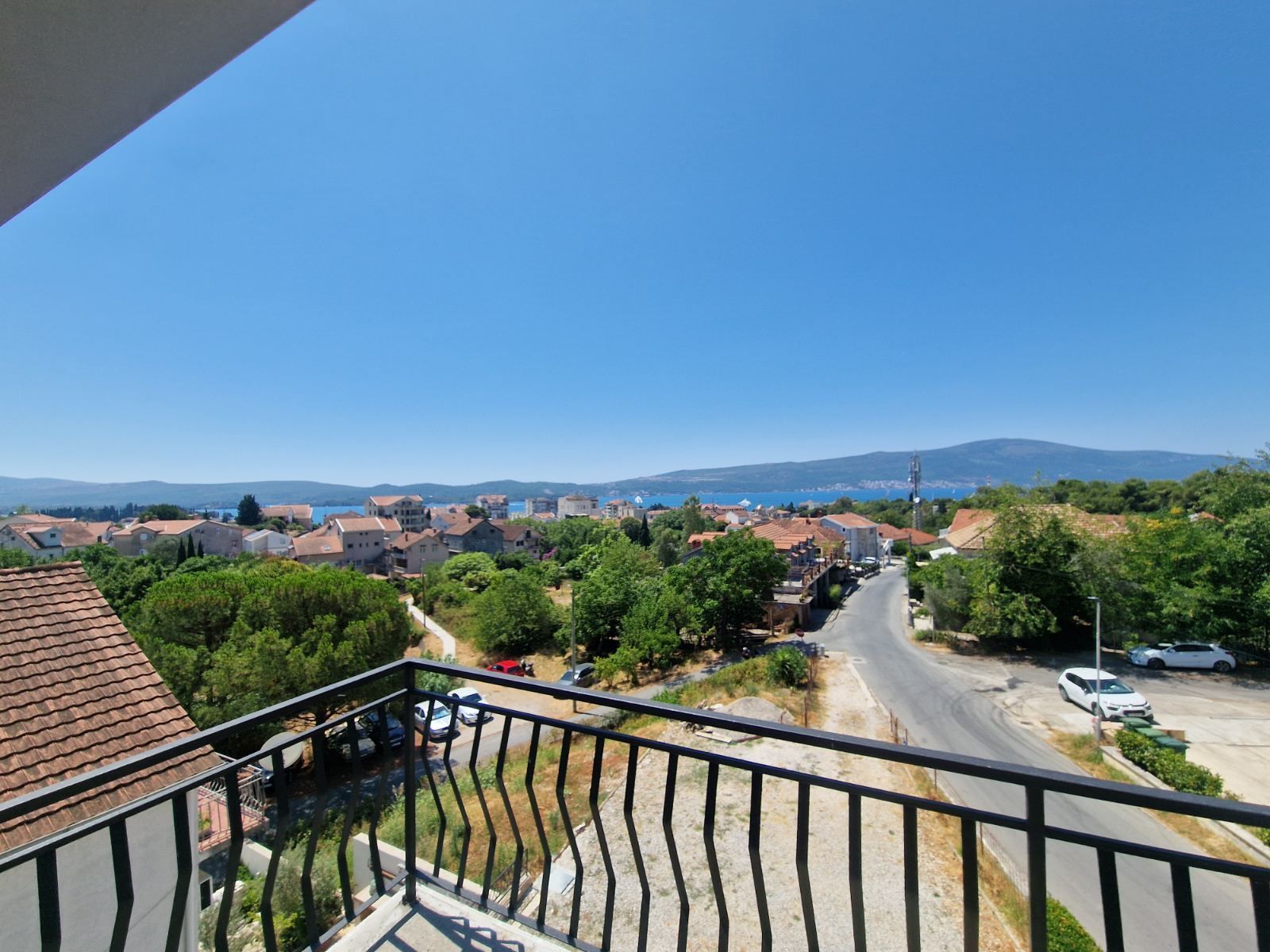 Na prodaju ekskluzivna dvospratna kuća 590m² sa panoramskim pogledom na more – Tivat, Mažina - Amfora Real Estate