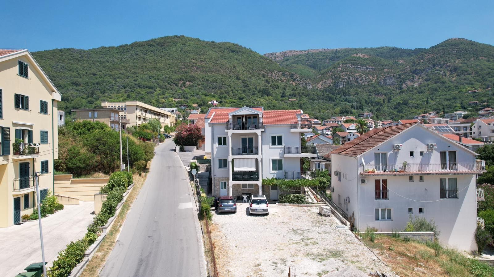 Na prodaju ekskluzivna dvospratna kuća 590m² sa panoramskim pogledom na more – Tivat, Mažina - Amfora Real Estate