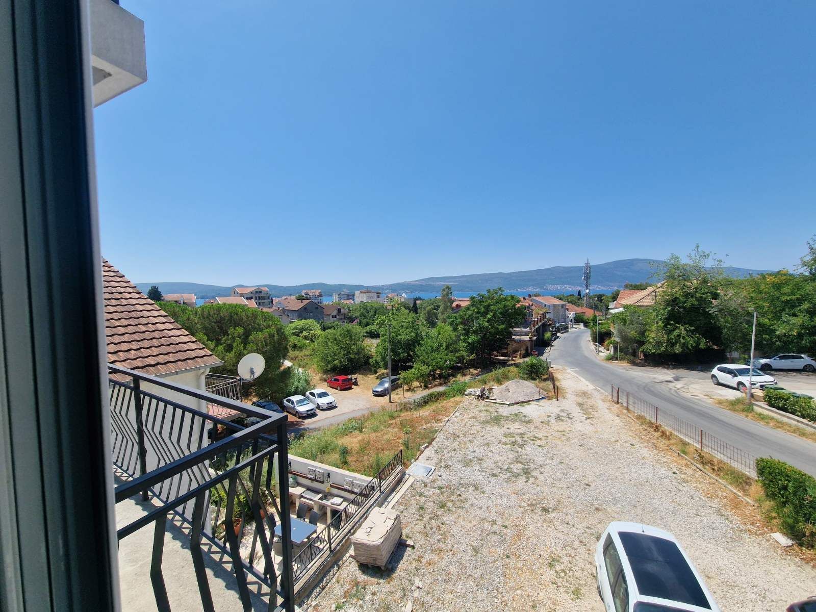 Na prodaju ekskluzivna dvospratna kuća 590m² sa panoramskim pogledom na more – Tivat, Mažina - Amfora Real Estate