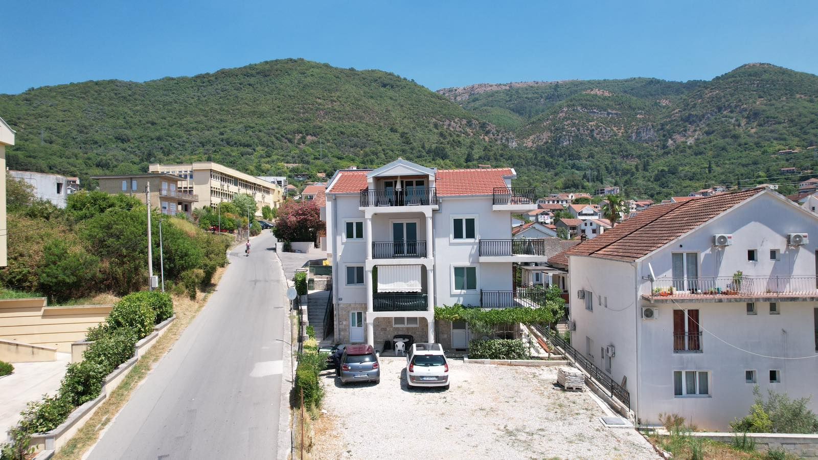 Na prodaju ekskluzivna dvospratna kuća 590m² sa panoramskim pogledom na more – Tivat, Mažina - Amfora Real Estate