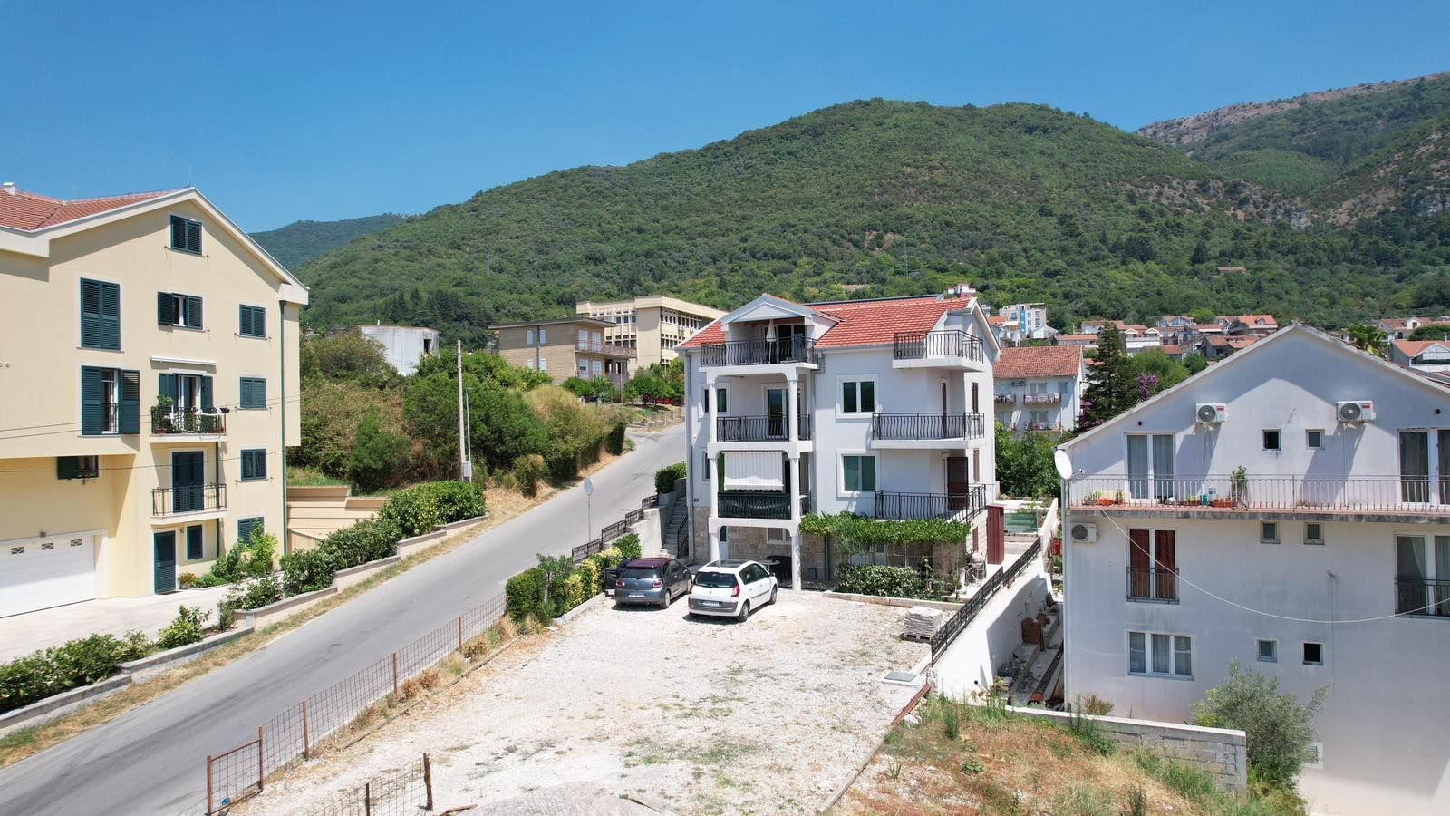 Na prodaju ekskluzivna dvospratna kuća 590m² sa panoramskim pogledom na more – Tivat, Mažina - Amfora Real Estate