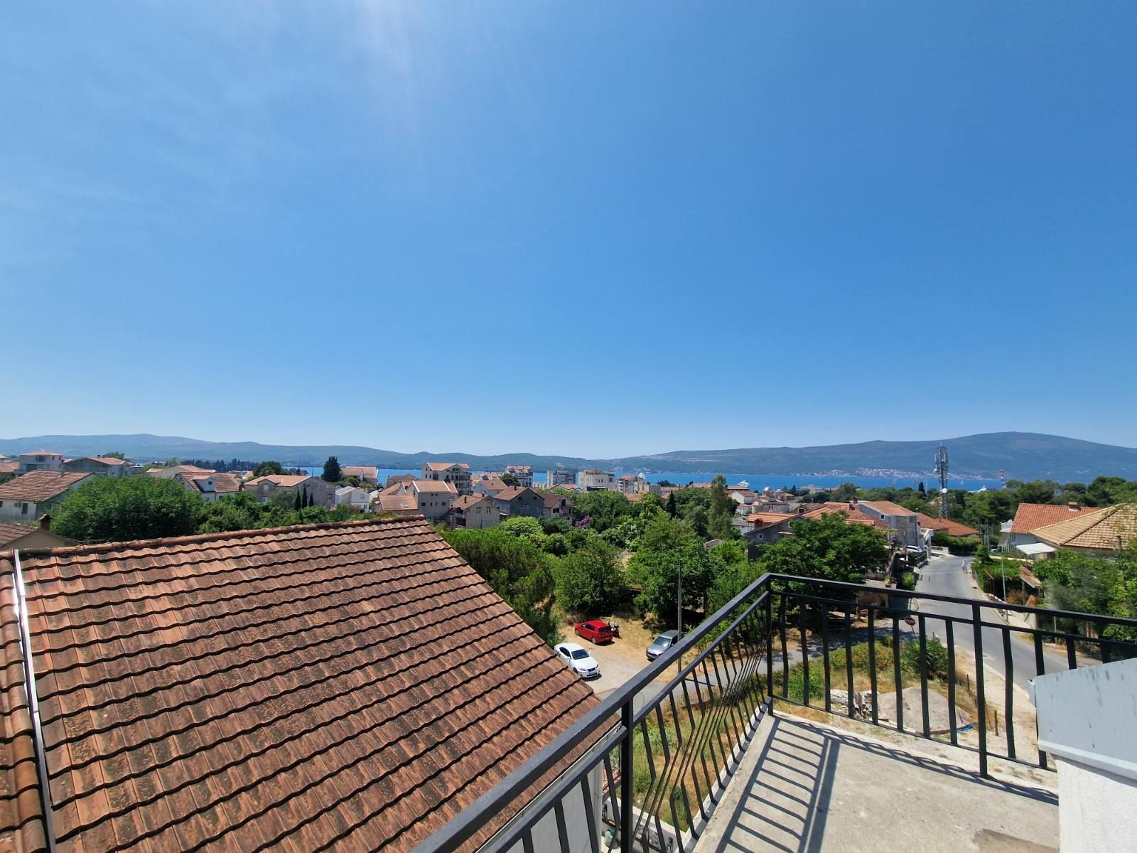 Na prodaju ekskluzivna dvospratna kuća 590m² sa panoramskim pogledom na more – Tivat, Mažina - Amfora Real Estate