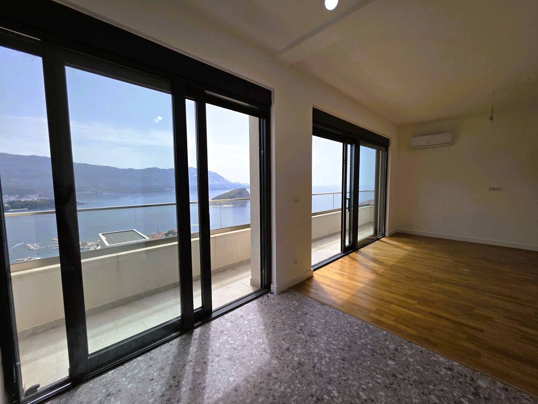 Luksuzna trospratna vila sa bazenom, panoramskim pogledom na more i Stari grad – 184 m², Komoševina, Budva - Amfora Real Estate