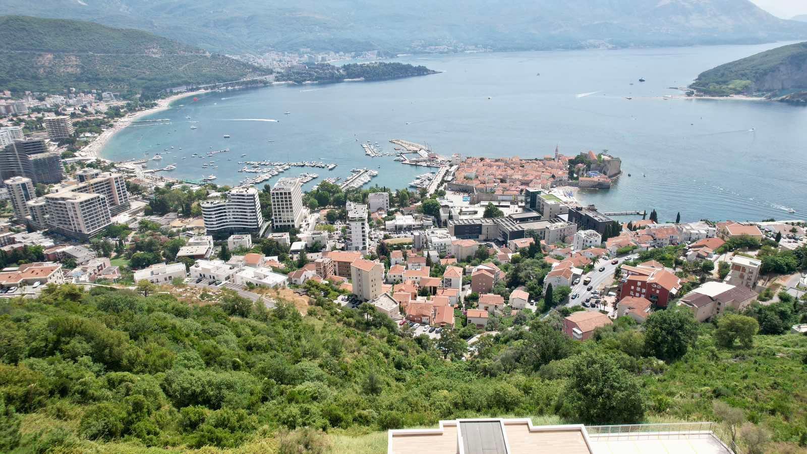 Luksuzna trospratna vila sa bazenom, panoramskim pogledom na more i Stari grad – 184 m², Komoševina, Budva - Amfora Real Estate