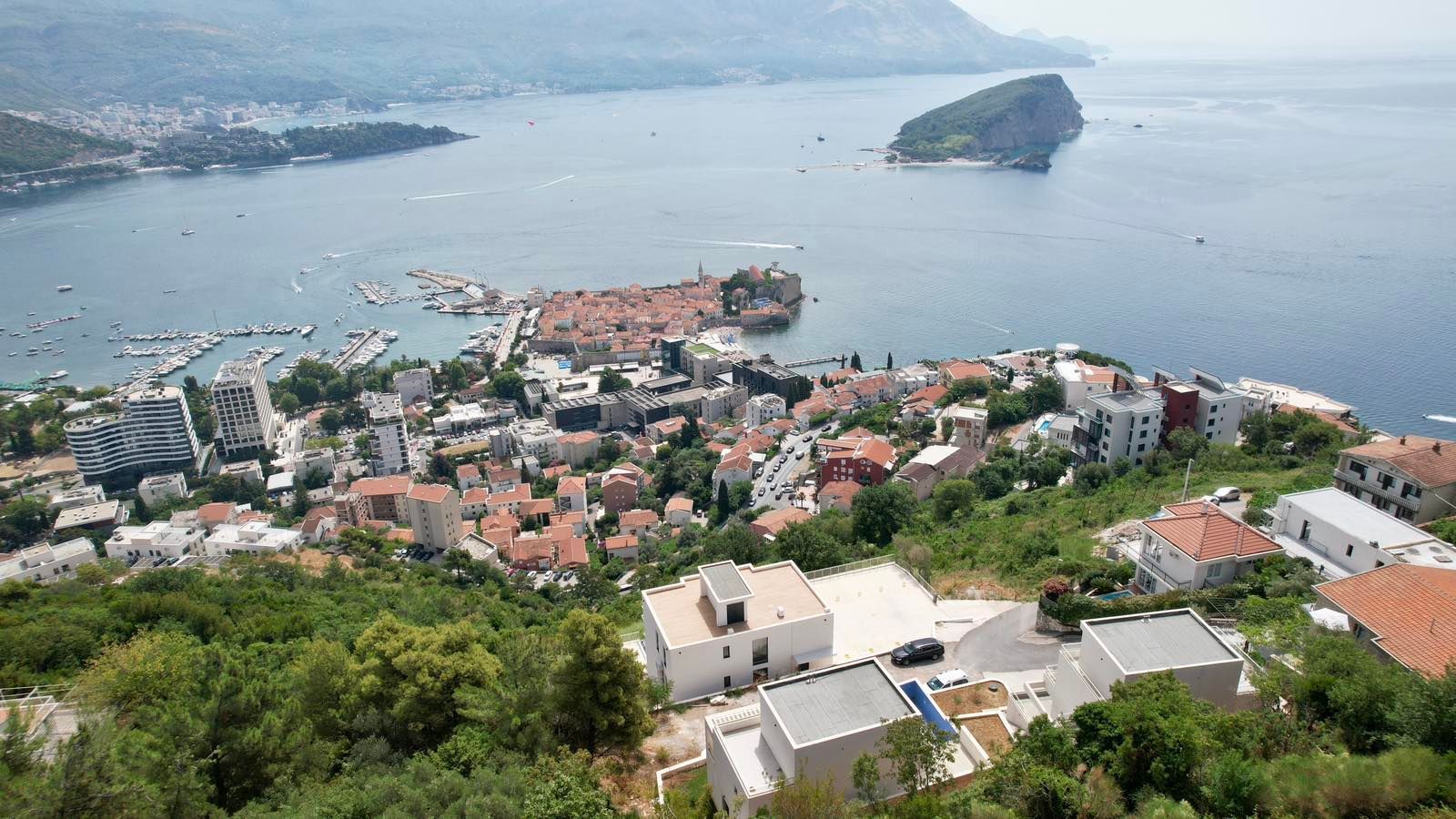 Luksuzna trospratna vila sa bazenom, panoramskim pogledom na more i Stari grad – 184 m², Komoševina, Budva - Amfora Real Estate