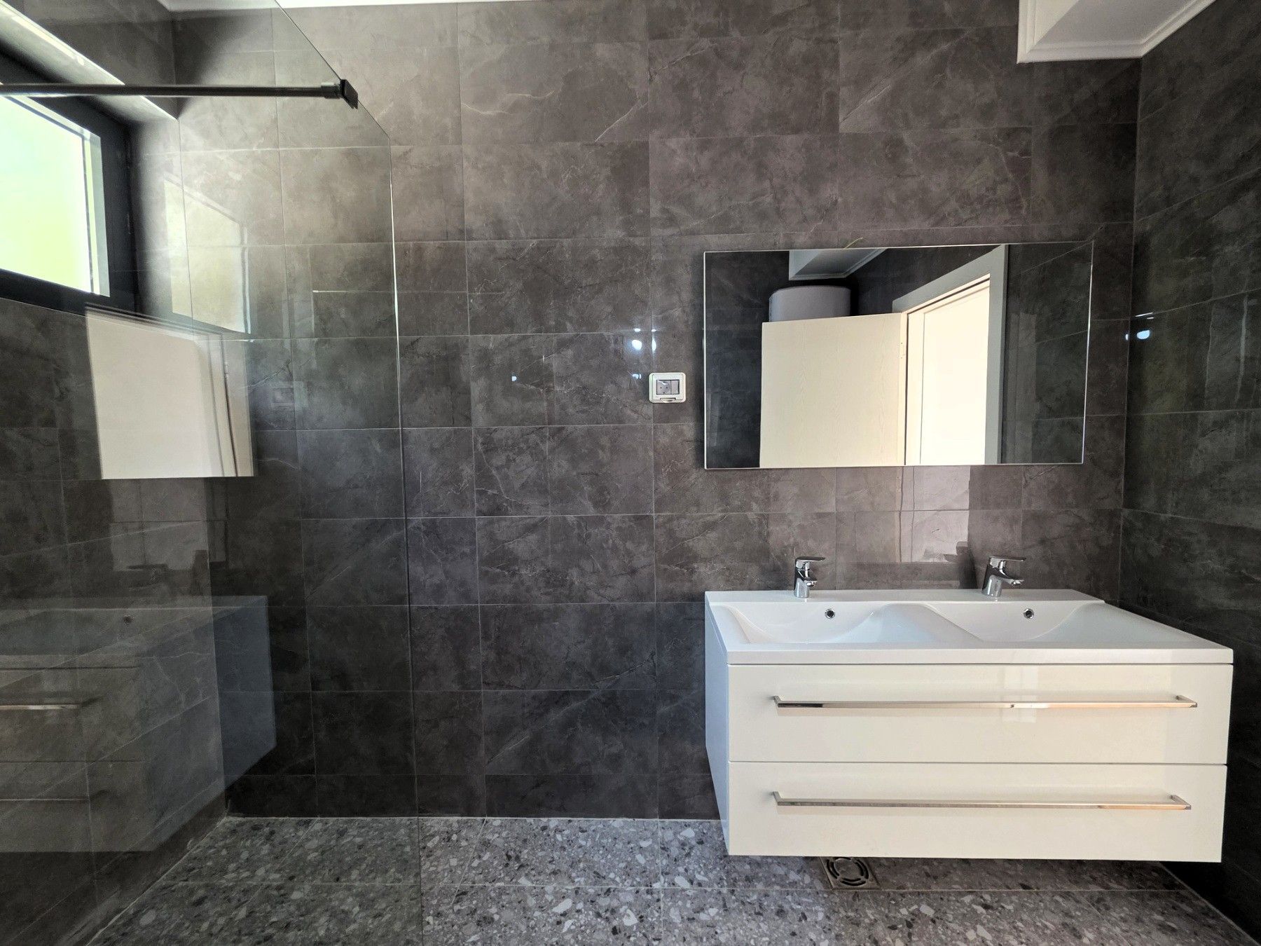 Luksuzna trospratna vila sa bazenom, panoramskim pogledom na more i Stari grad – 184 m², Komoševina, Budva - Amfora Real Estate