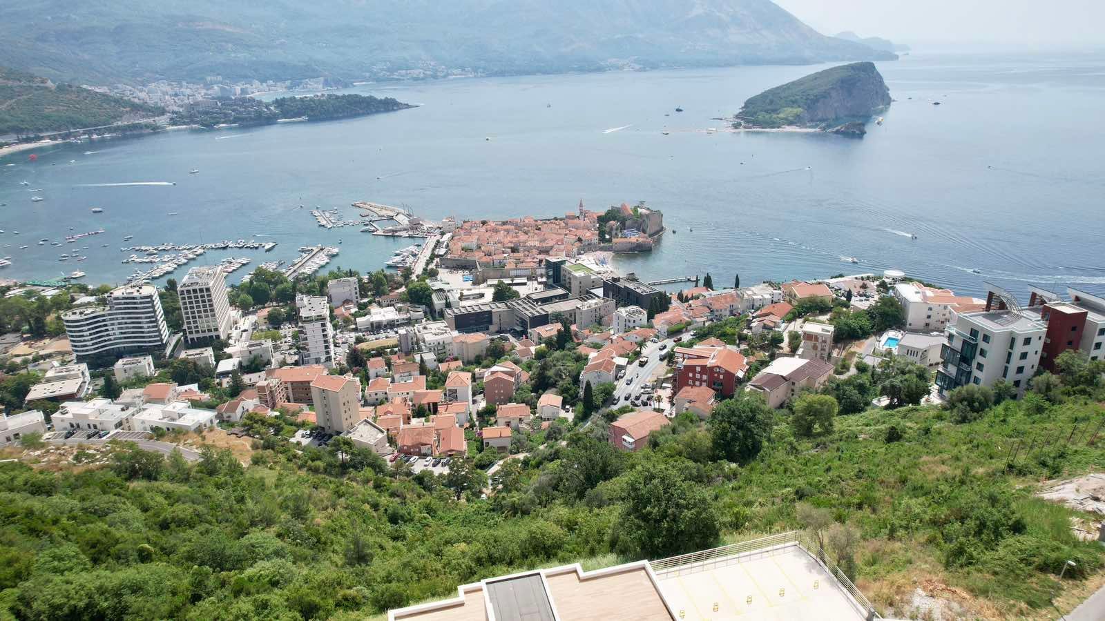 Luksuzna trospratna vila sa bazenom, panoramskim pogledom na more i Stari grad – 184 m², Komoševina, Budva - Amfora Real Estate