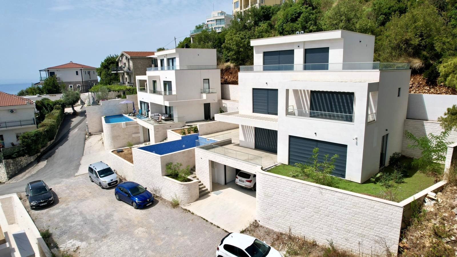 Luksuzna trospratna vila sa bazenom, panoramskim pogledom na more i Stari grad – 184 m², Komoševina, Budva - Amfora Real Estate