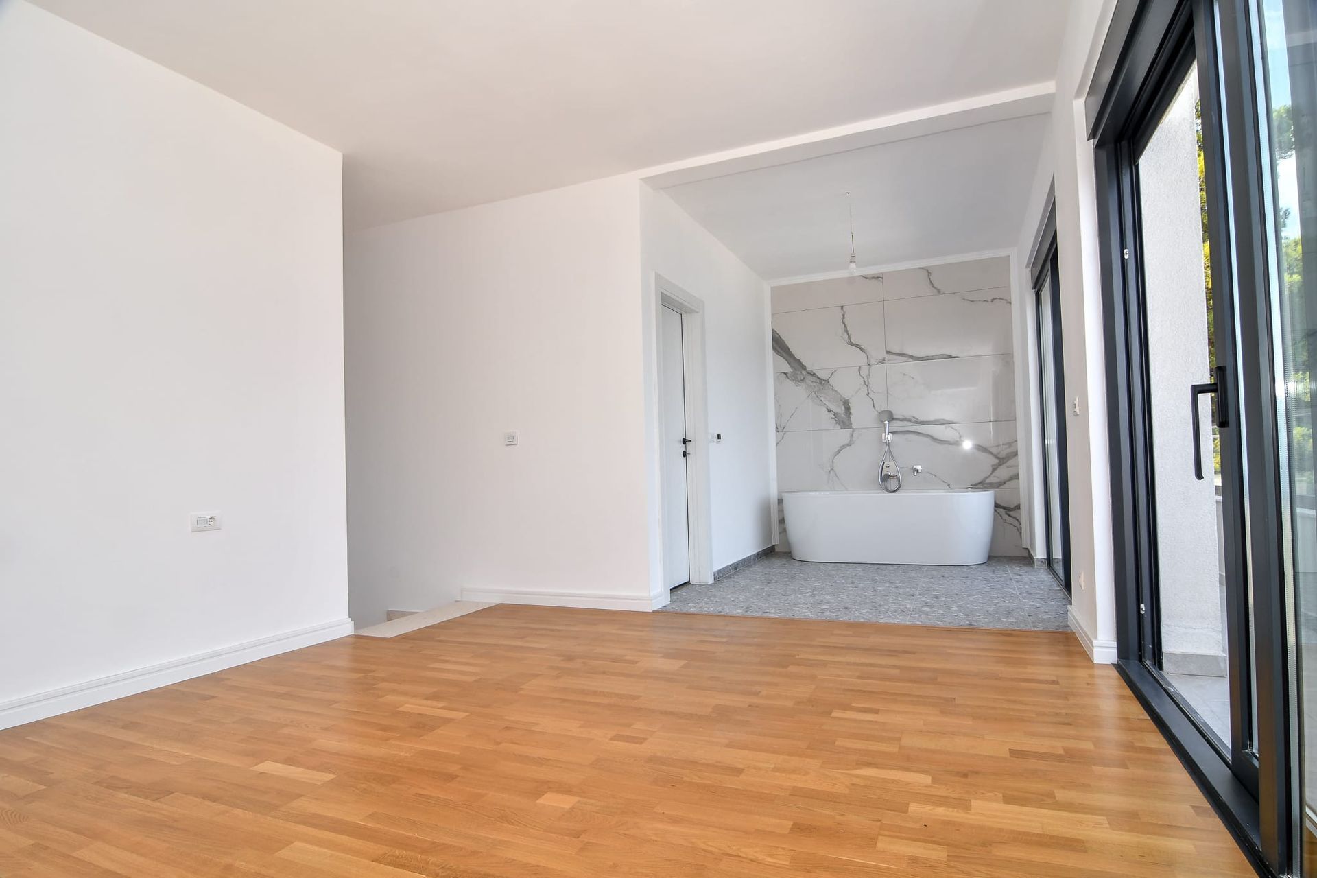 Luksuzna trospratna vila sa bazenom, panoramskim pogledom na more i Stari grad – 184 m², Komoševina, Budva - Amfora Real Estate