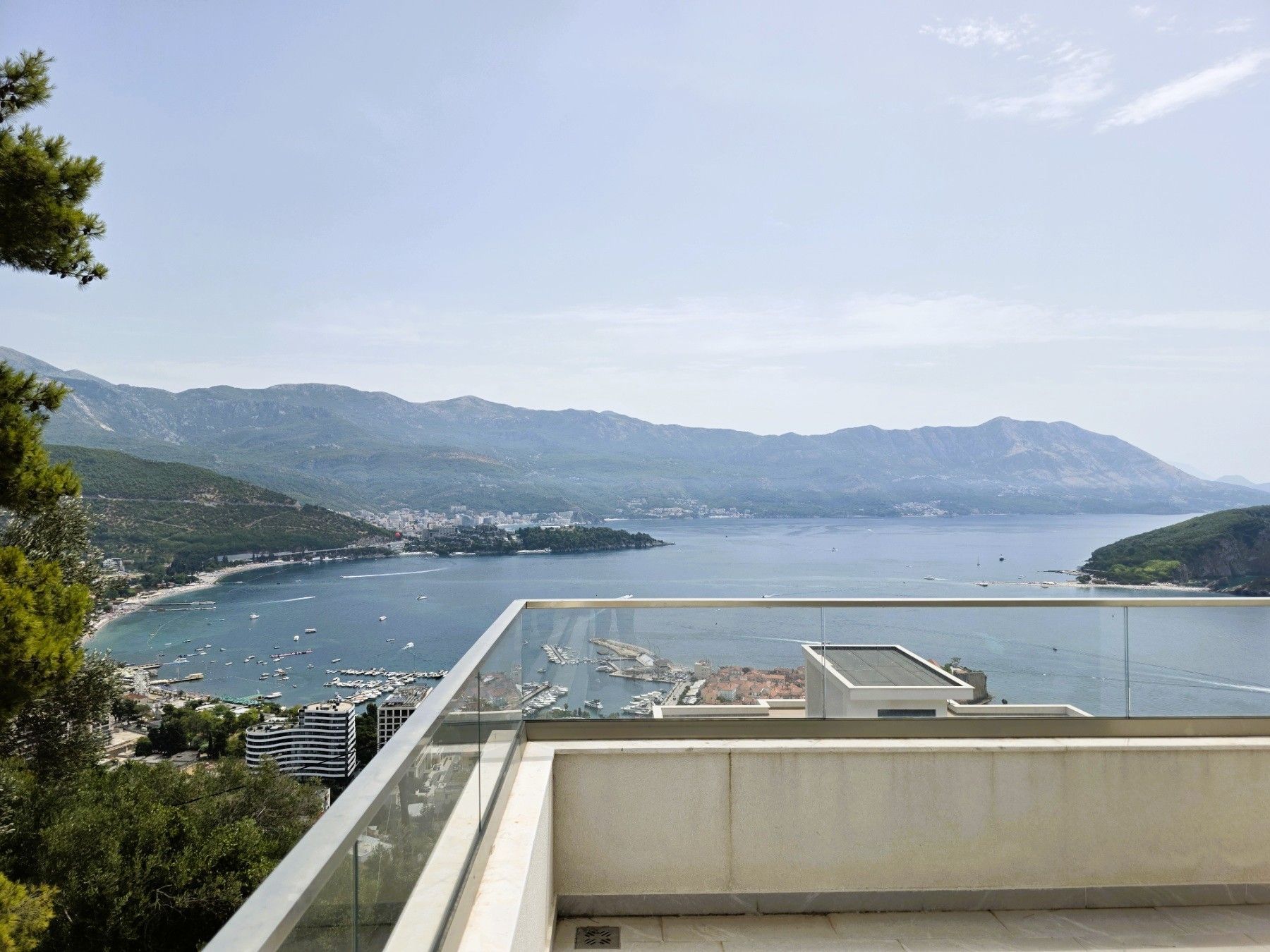 Luksuzna trospratna vila sa bazenom, panoramskim pogledom na more i Stari grad – 184 m², Komoševina, Budva - Amfora Real Estate