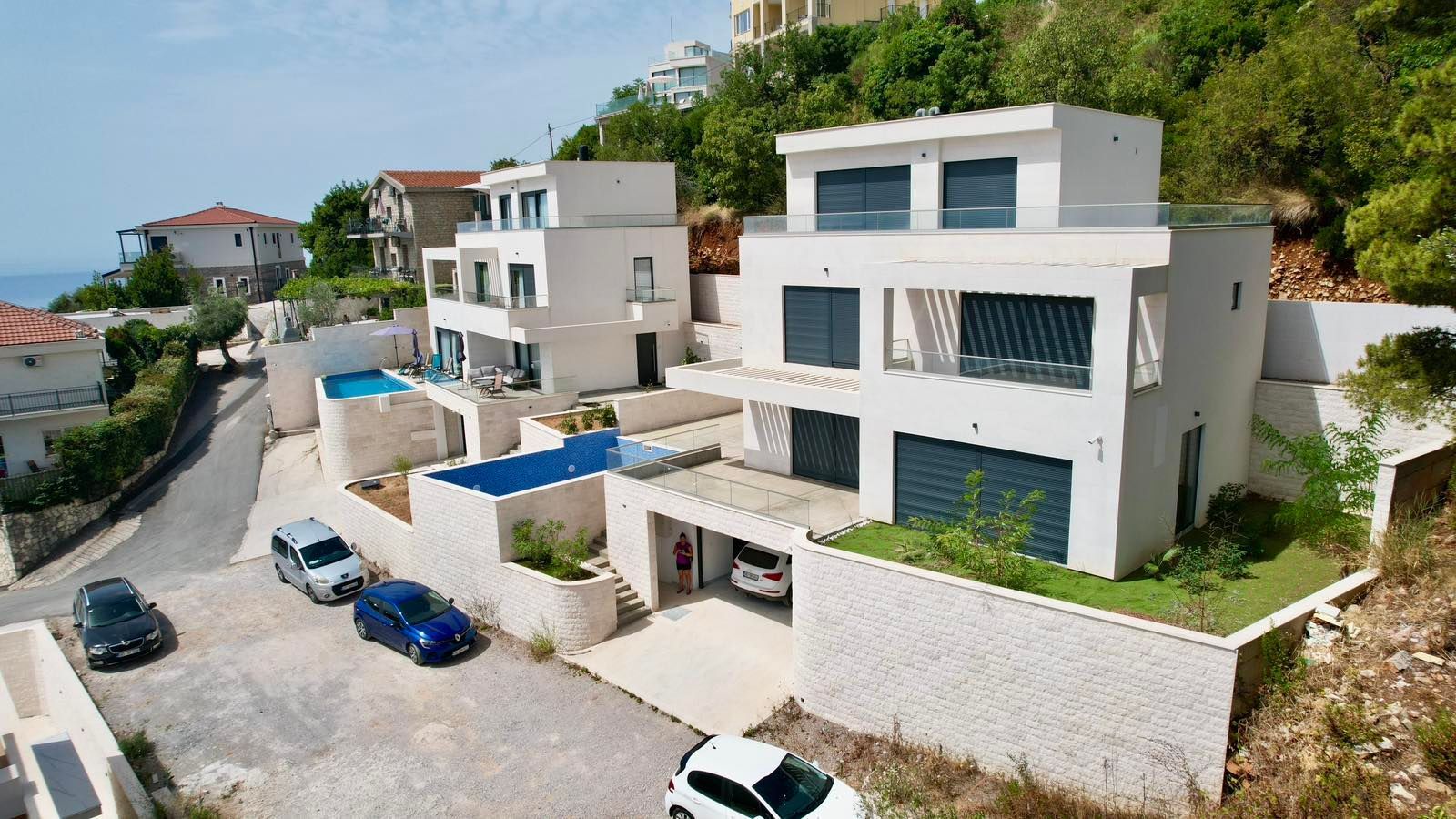 Luksuzna trospratna vila sa bazenom, panoramskim pogledom na more i Stari grad – 184 m², Komoševina, Budva - Amfora Real Estate