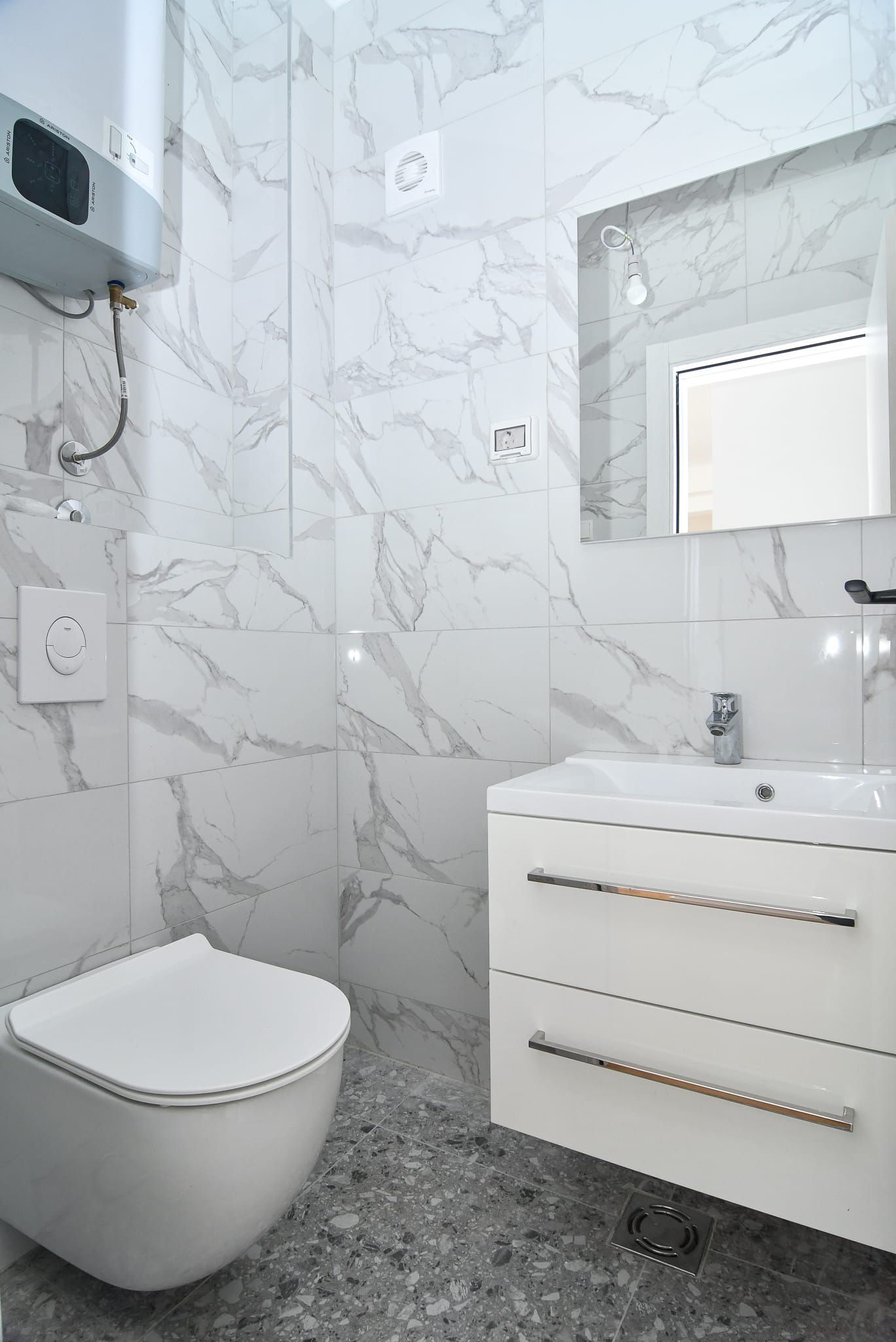 Luksuzna trospratna vila sa bazenom, panoramskim pogledom na more i Stari grad – 184 m², Komoševina, Budva - Amfora Real Estate