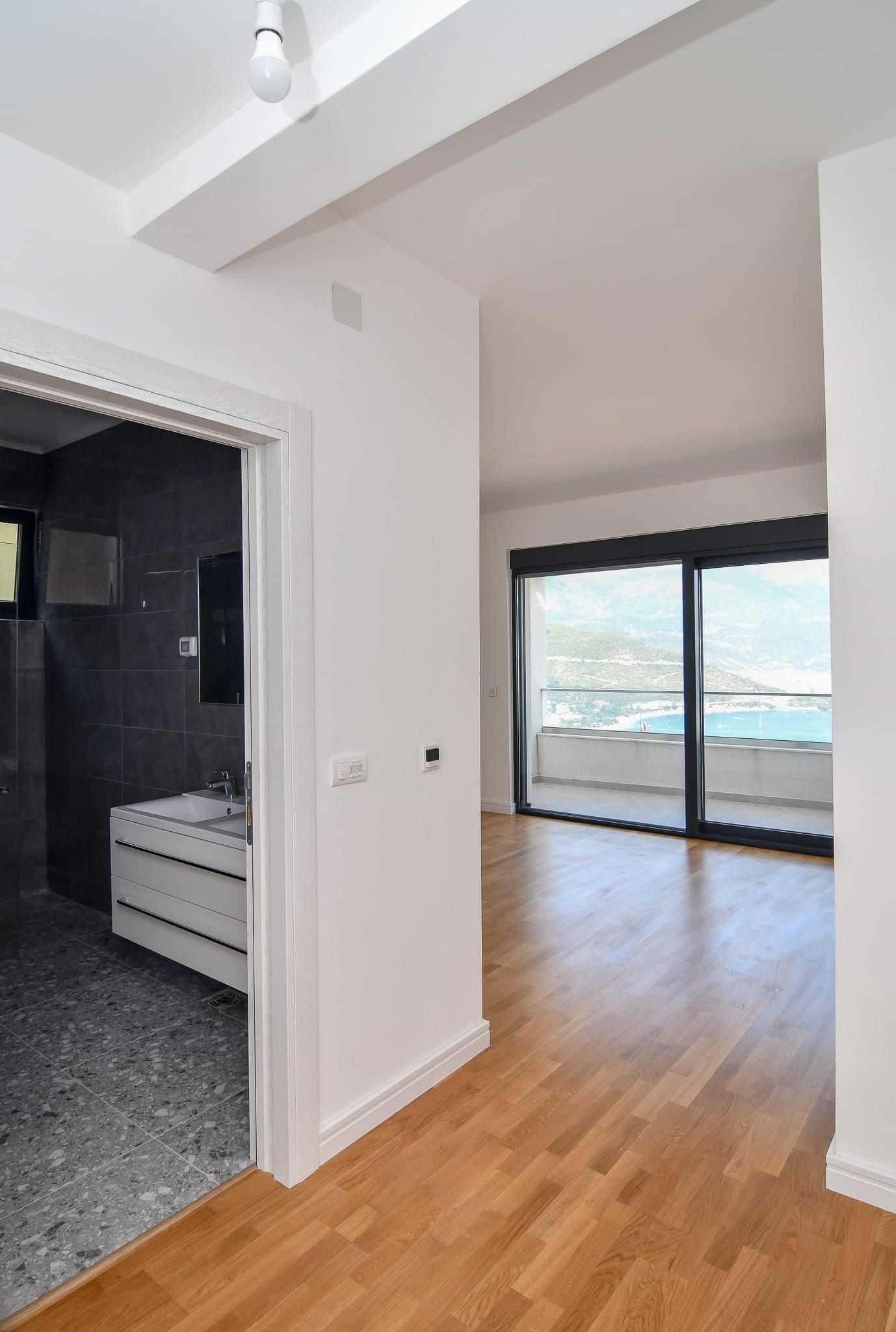 Luksuzna trospratna vila sa bazenom, panoramskim pogledom na more i Stari grad – 184 m², Komoševina, Budva - Amfora Real Estate