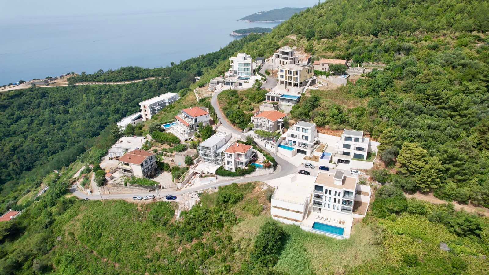 Luksuzna trospratna vila sa bazenom, panoramskim pogledom na more i Stari grad – 184 m², Komoševina, Budva - Amfora Real Estate