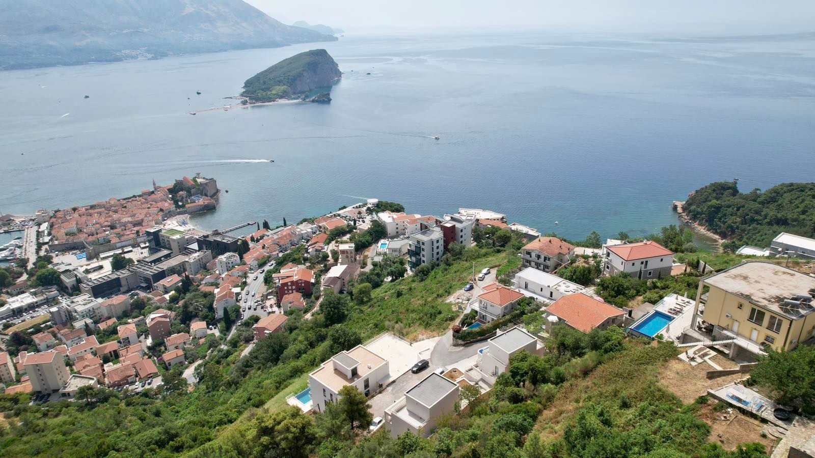 Luksuzna trospratna vila sa bazenom, panoramskim pogledom na more i Stari grad – 184 m², Komoševina, Budva - Amfora Real Estate