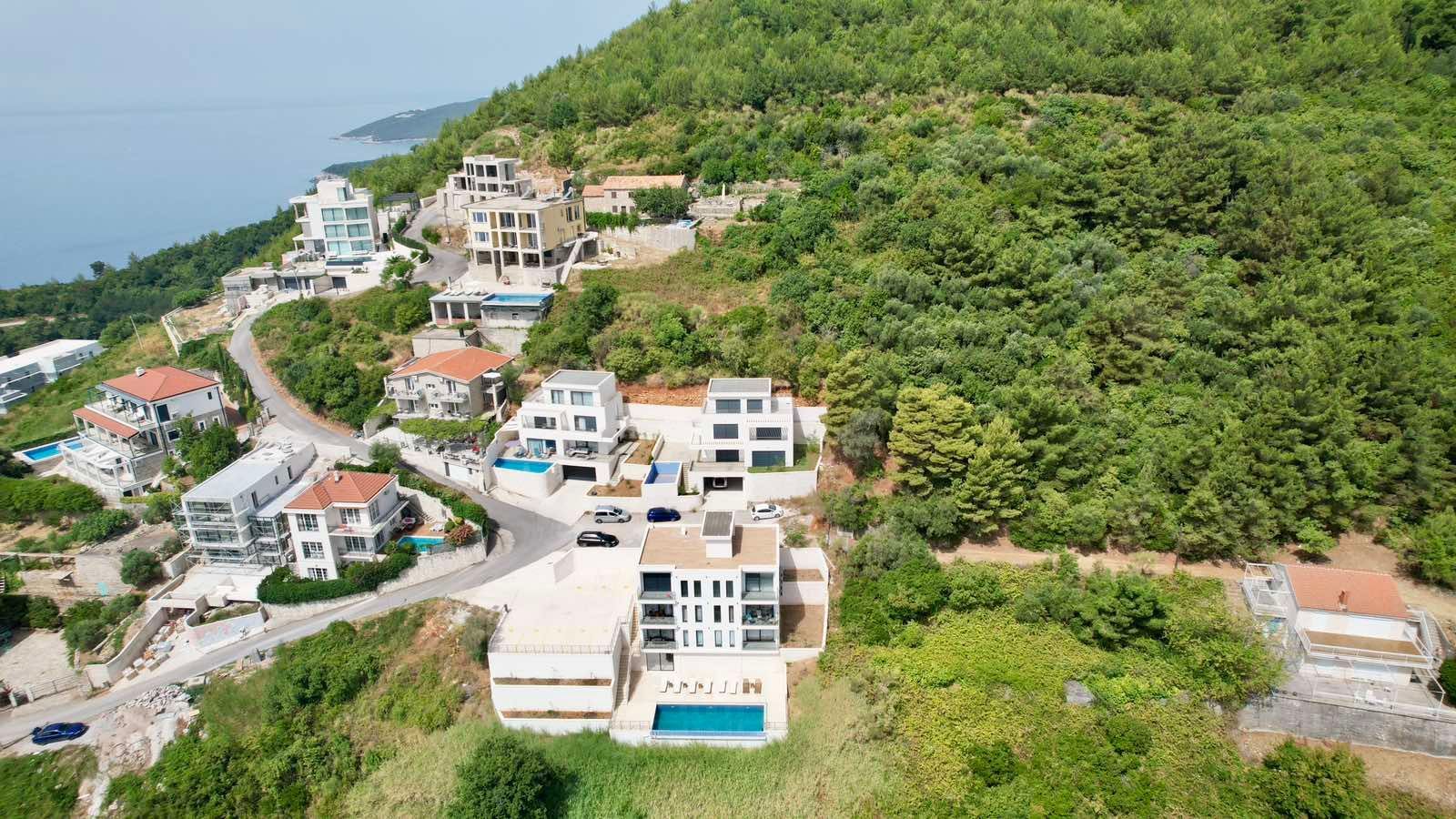 Luksuzna trospratna vila sa bazenom, panoramskim pogledom na more i Stari grad – 184 m², Komoševina, Budva - Amfora Real Estate