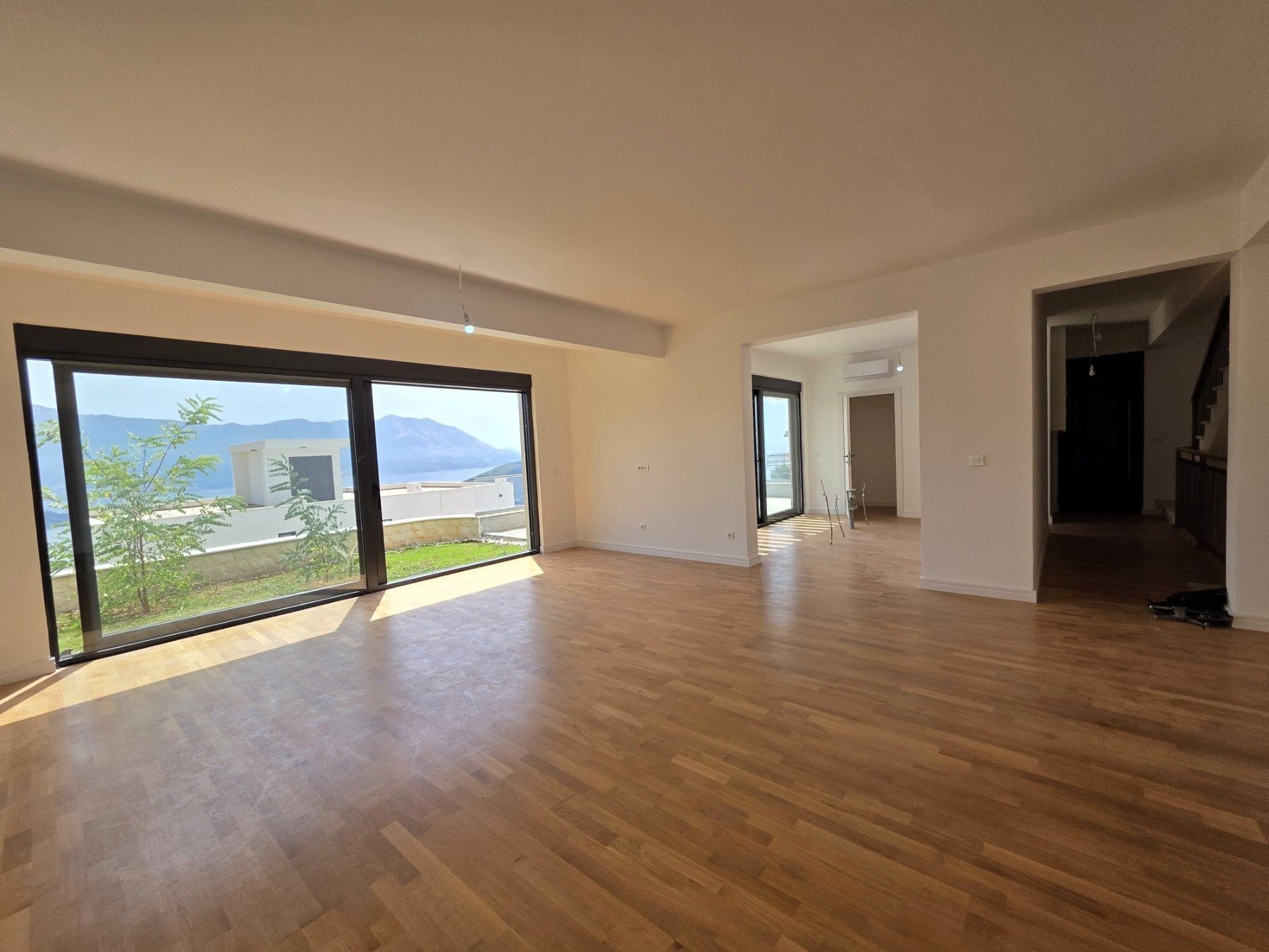Luksuzna trospratna vila sa bazenom, panoramskim pogledom na more i Stari grad – 184 m², Komoševina, Budva - Amfora Real Estate
