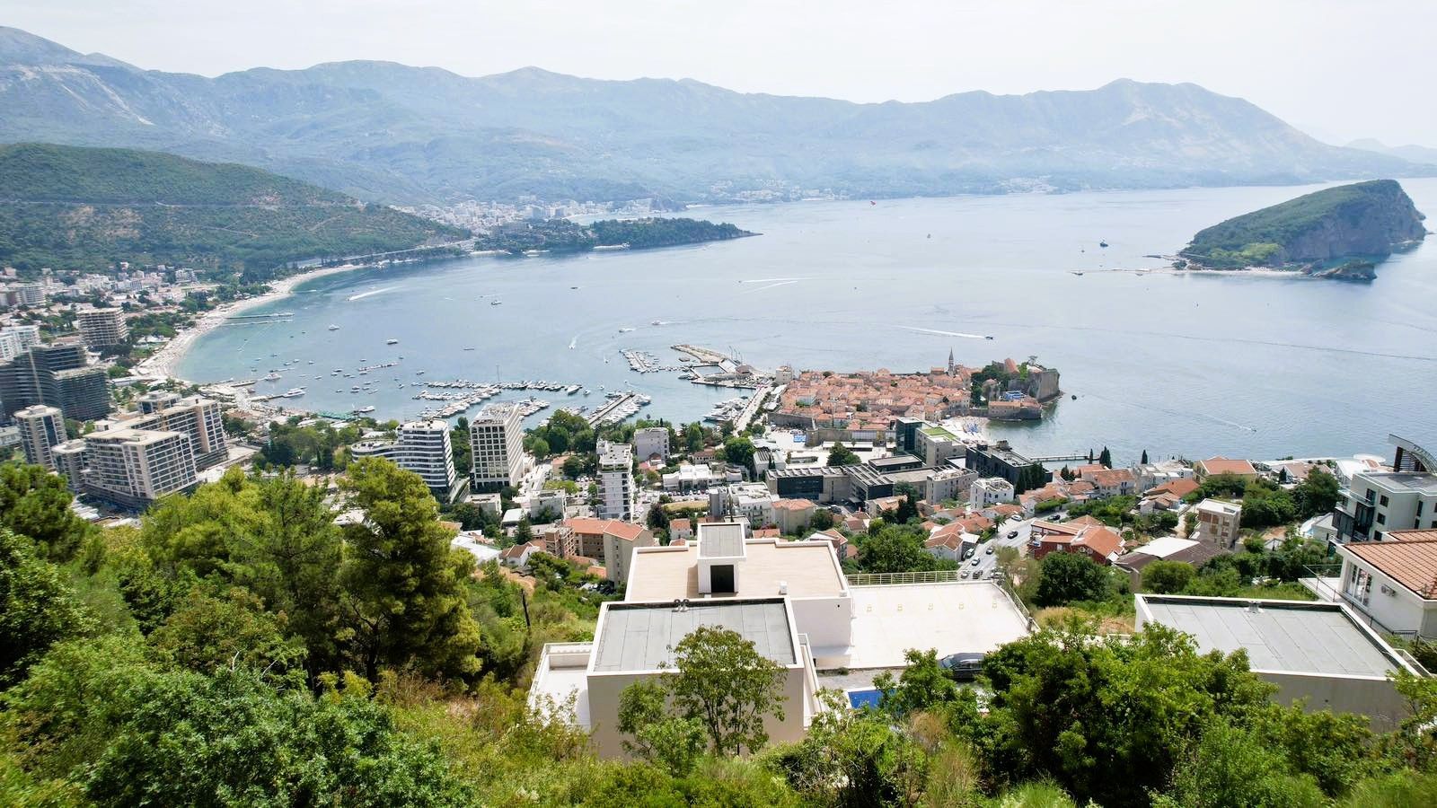 Luksuzna trospratna vila sa bazenom, panoramskim pogledom na more i Stari grad – 184 m², Komoševina, Budva - Amfora Real Estate