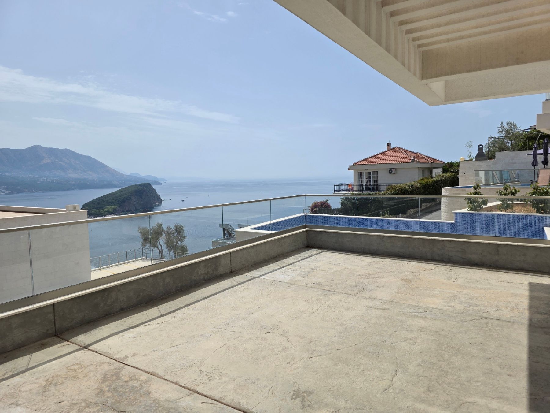 Luksuzna trospratna vila sa bazenom, panoramskim pogledom na more i Stari grad – 184 m², Komoševina, Budva - Amfora Real Estate