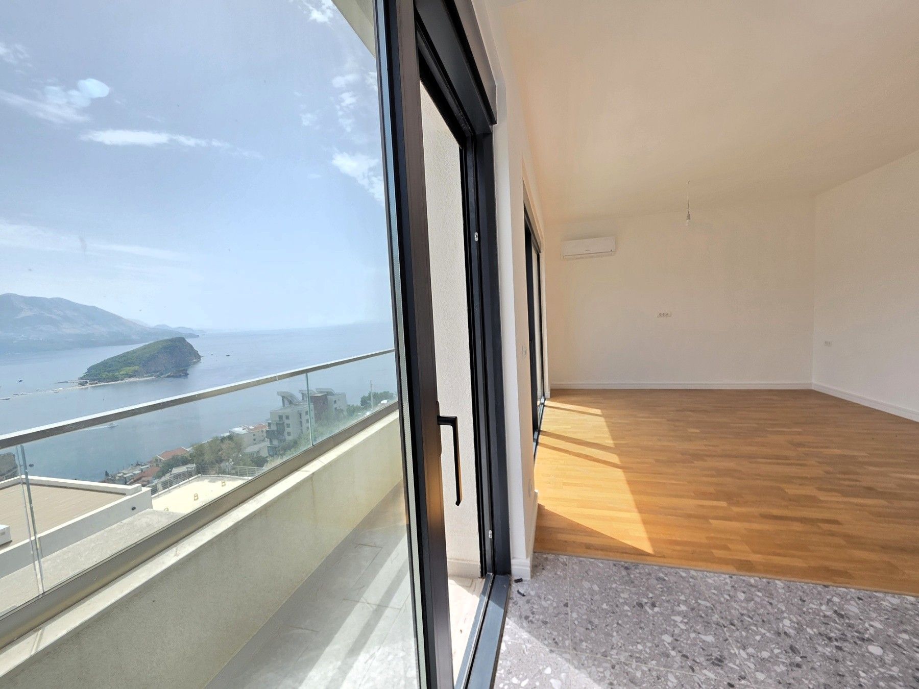 Luksuzna trospratna vila sa bazenom, panoramskim pogledom na more i Stari grad – 184 m², Komoševina, Budva - Amfora Real Estate