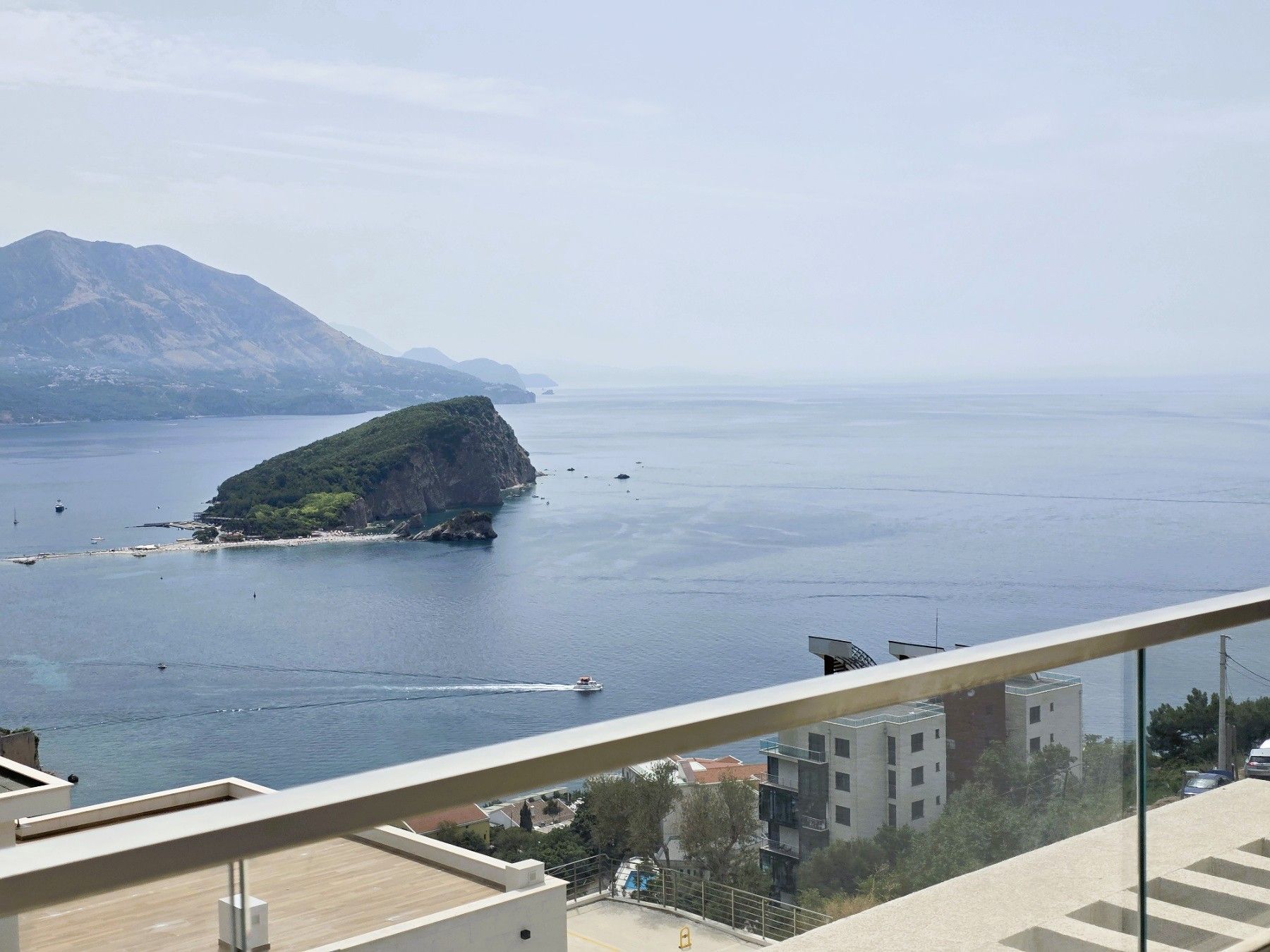 Luksuzna trospratna vila sa bazenom, panoramskim pogledom na more i Stari grad – 184 m², Komoševina, Budva - Amfora Real Estate