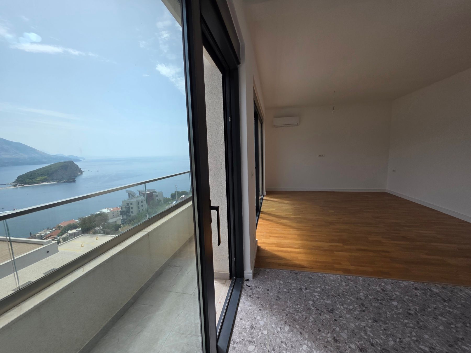 Luksuzna trospratna vila sa bazenom, panoramskim pogledom na more i Stari grad – 184 m², Komoševina, Budva - Amfora Real Estate