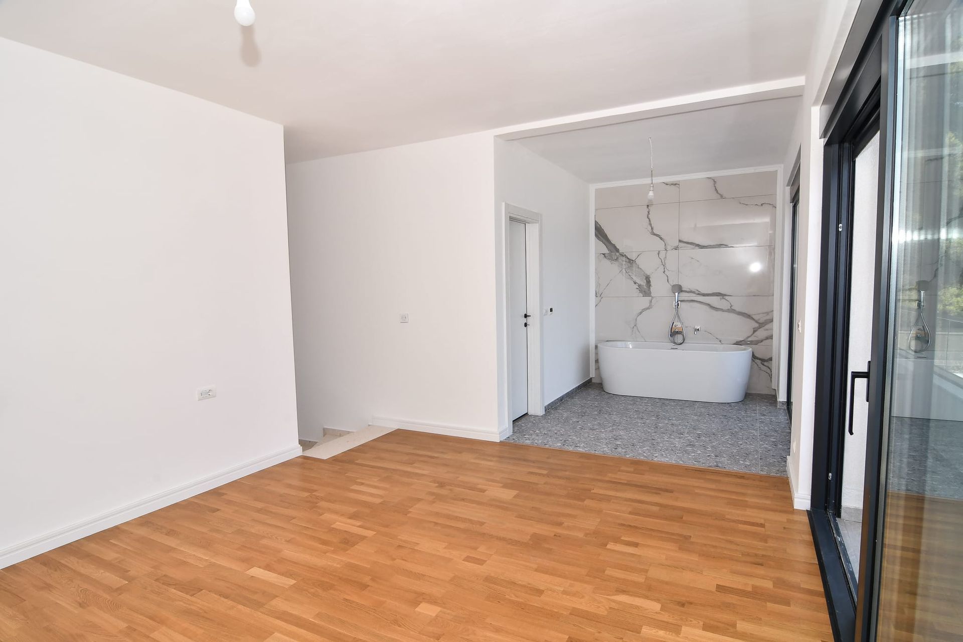 Luksuzna trospratna vila sa bazenom, panoramskim pogledom na more i Stari grad – 184 m², Komoševina, Budva - Amfora Real Estate