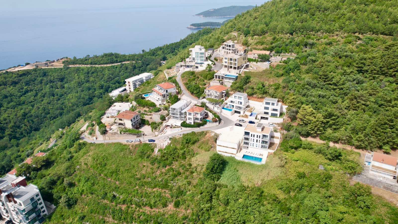 Luksuzna trospratna vila sa bazenom, panoramskim pogledom na more i Stari grad – 184 m², Komoševina, Budva - Amfora Real Estate