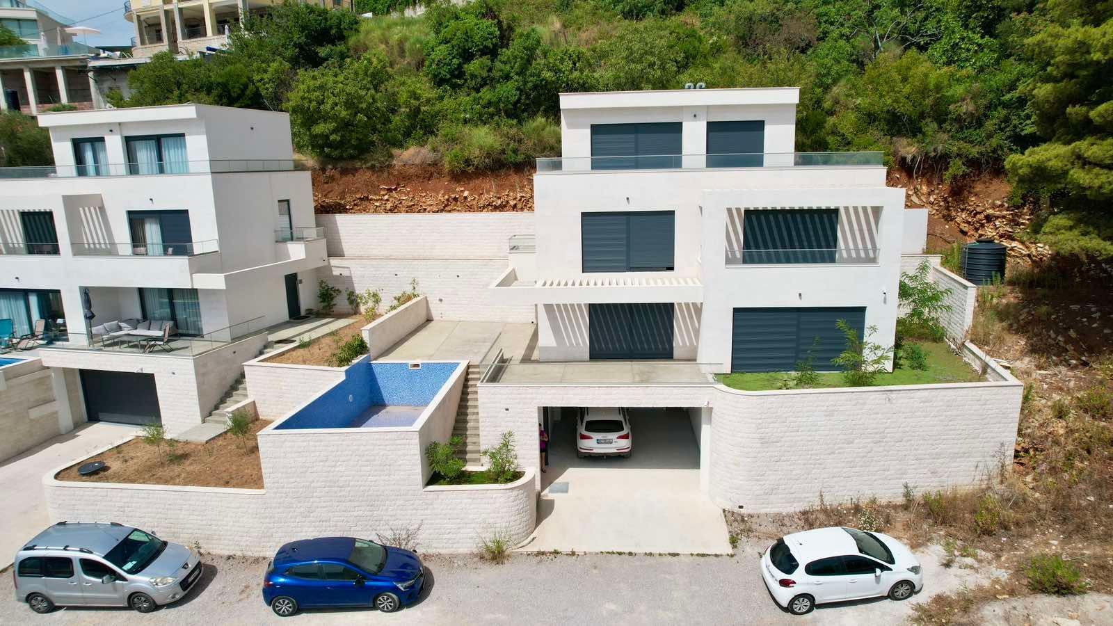 Luksuzna trospratna vila sa bazenom, panoramskim pogledom na more i Stari grad – 184 m², Komoševina, Budva - Amfora Real Estate