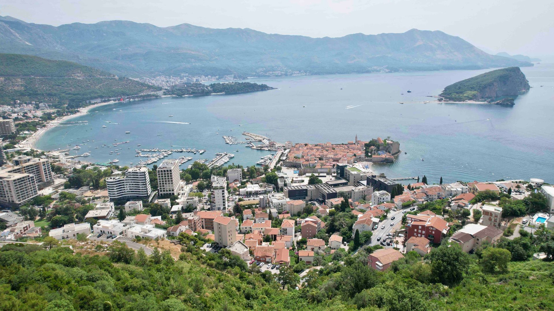 Luksuzna trospratna vila sa bazenom, panoramskim pogledom na more i Stari grad – 184 m², Komoševina, Budva - Amfora Real Estate