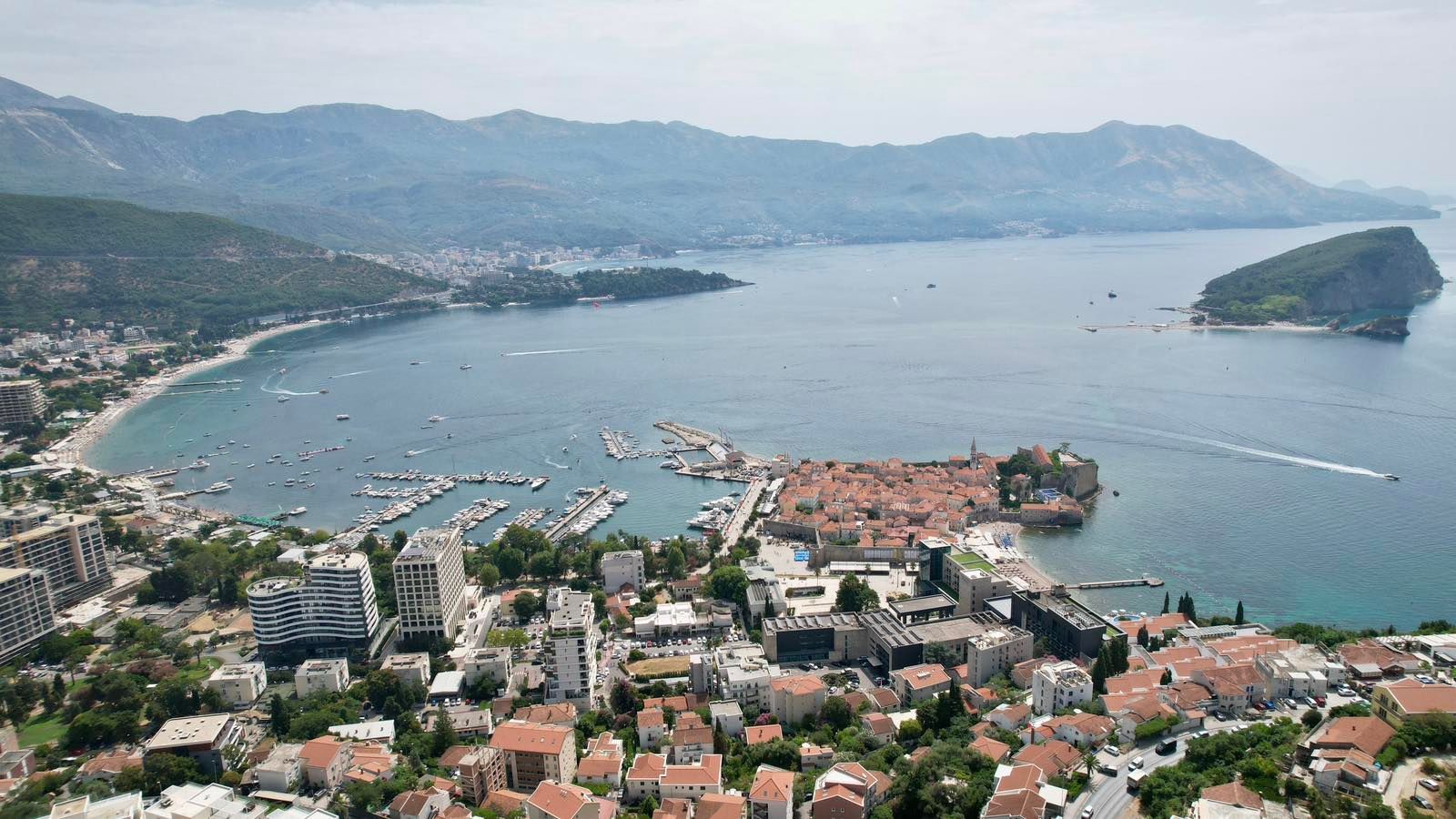 Luksuzna trospratna vila sa bazenom, panoramskim pogledom na more i Stari grad – 184 m², Komoševina, Budva - Amfora Real Estate