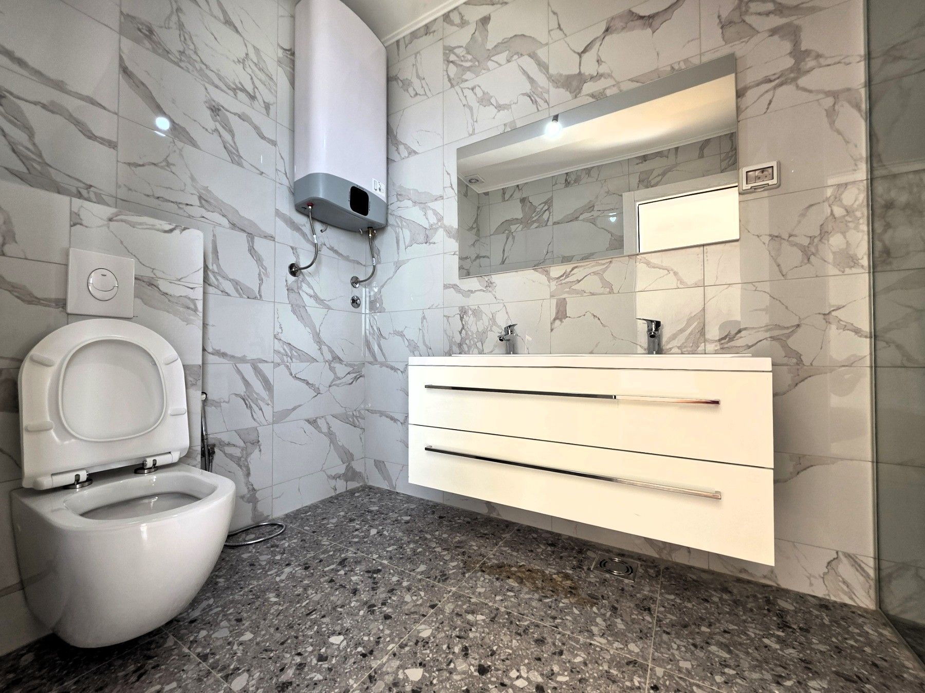 Luksuzna trospratna vila sa bazenom, panoramskim pogledom na more i Stari grad – 184 m², Komoševina, Budva - Amfora Real Estate