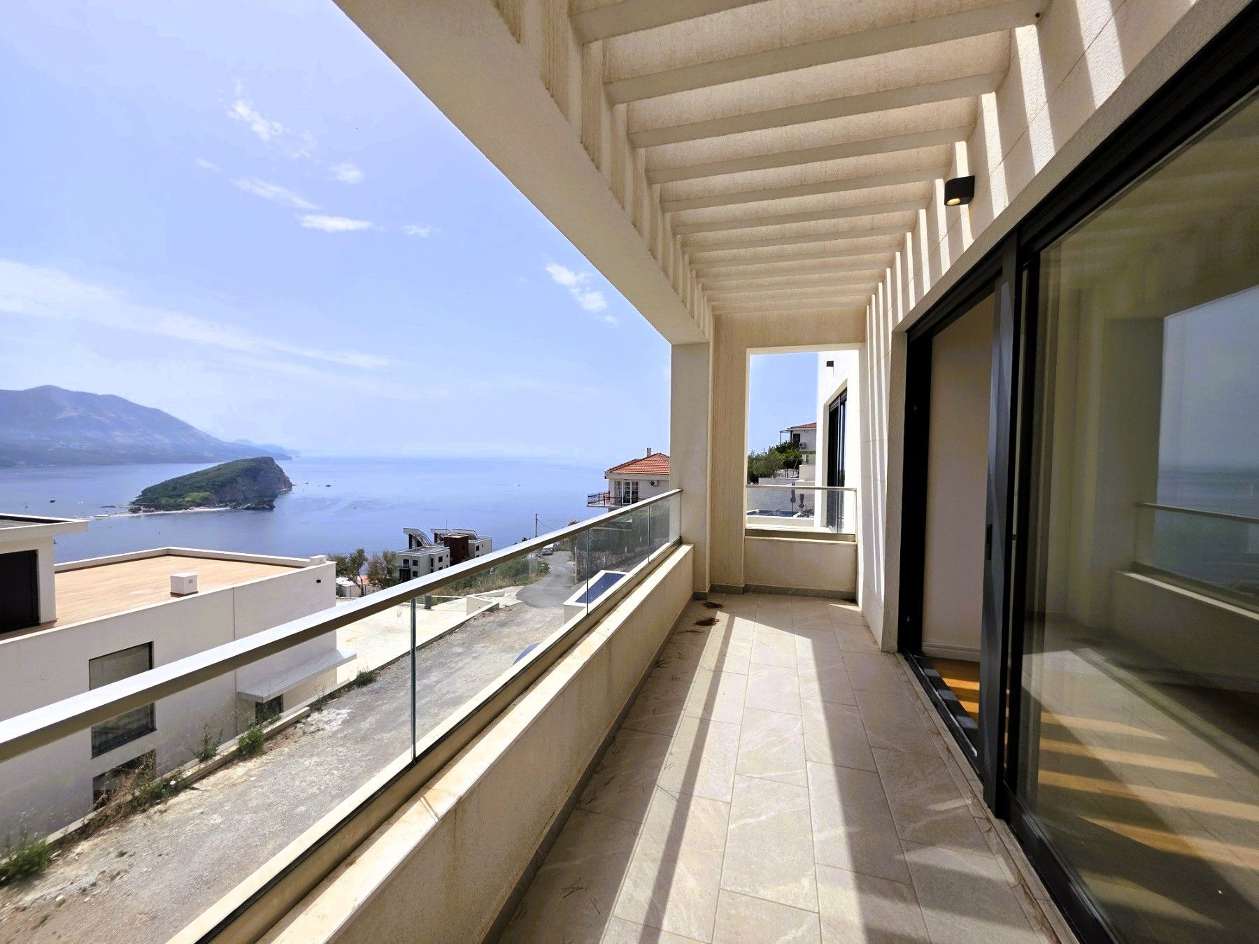 Luksuzna trospratna vila sa bazenom, panoramskim pogledom na more i Stari grad – 184 m², Komoševina, Budva - Amfora Real Estate