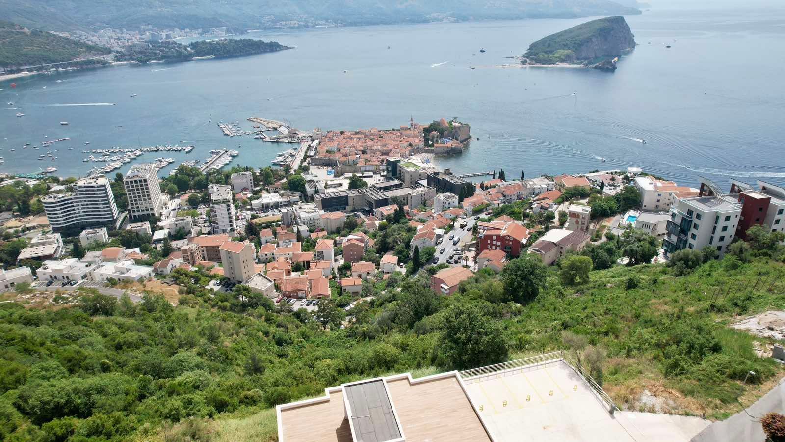 Luksuzna trospratna vila sa bazenom, panoramskim pogledom na more i Stari grad – 184 m², Komoševina, Budva - Amfora Real Estate